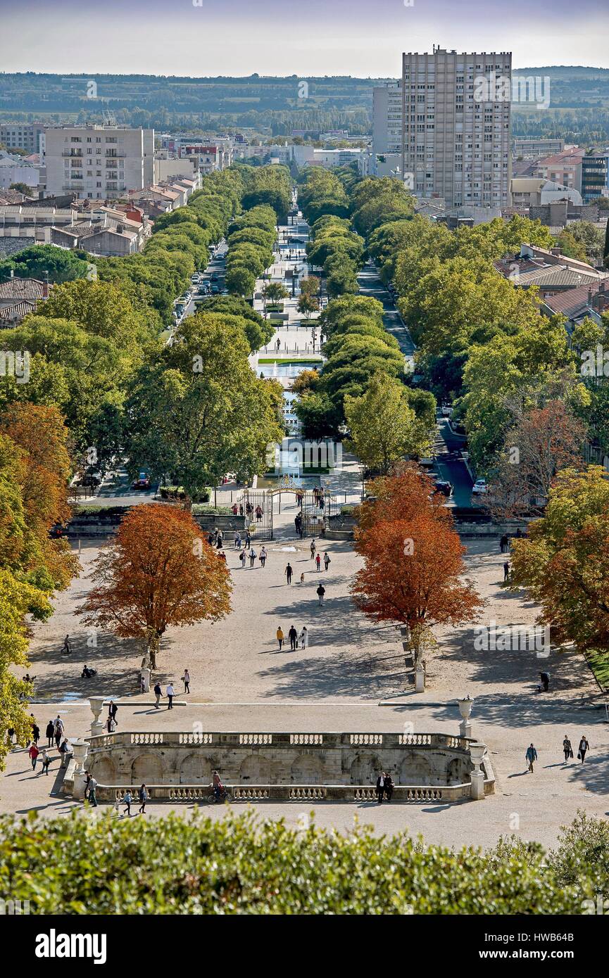 La France, Gard, Nîmes, les Jardins de la fontaine et l'Avenue Jean Jaurès  Photo Stock - Alamy