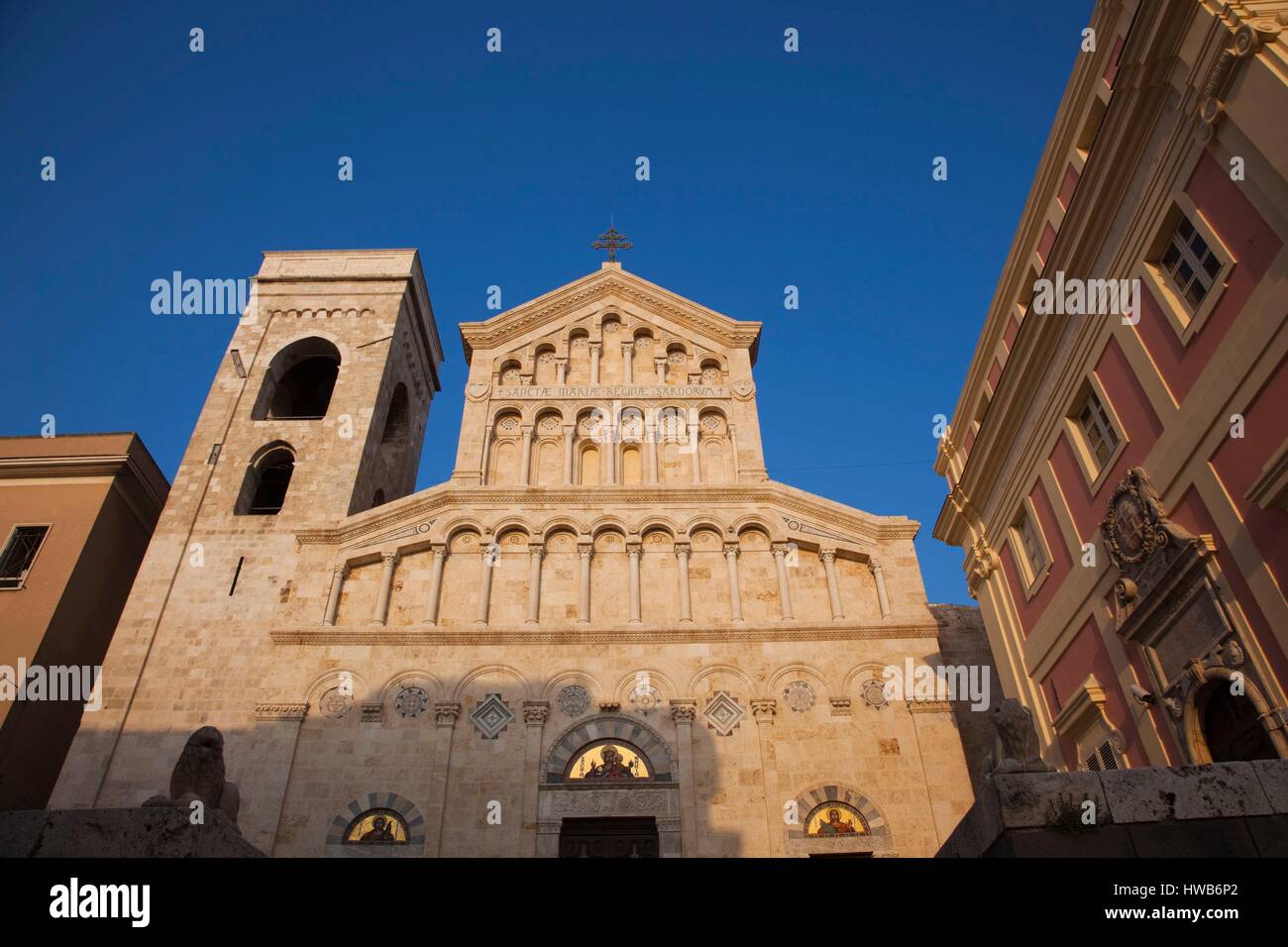Italie, Sardaigne, Cagliari, Castello Il Vieille Ville, Cattedrale di Santa Maria, coucher du soleil Banque D'Images