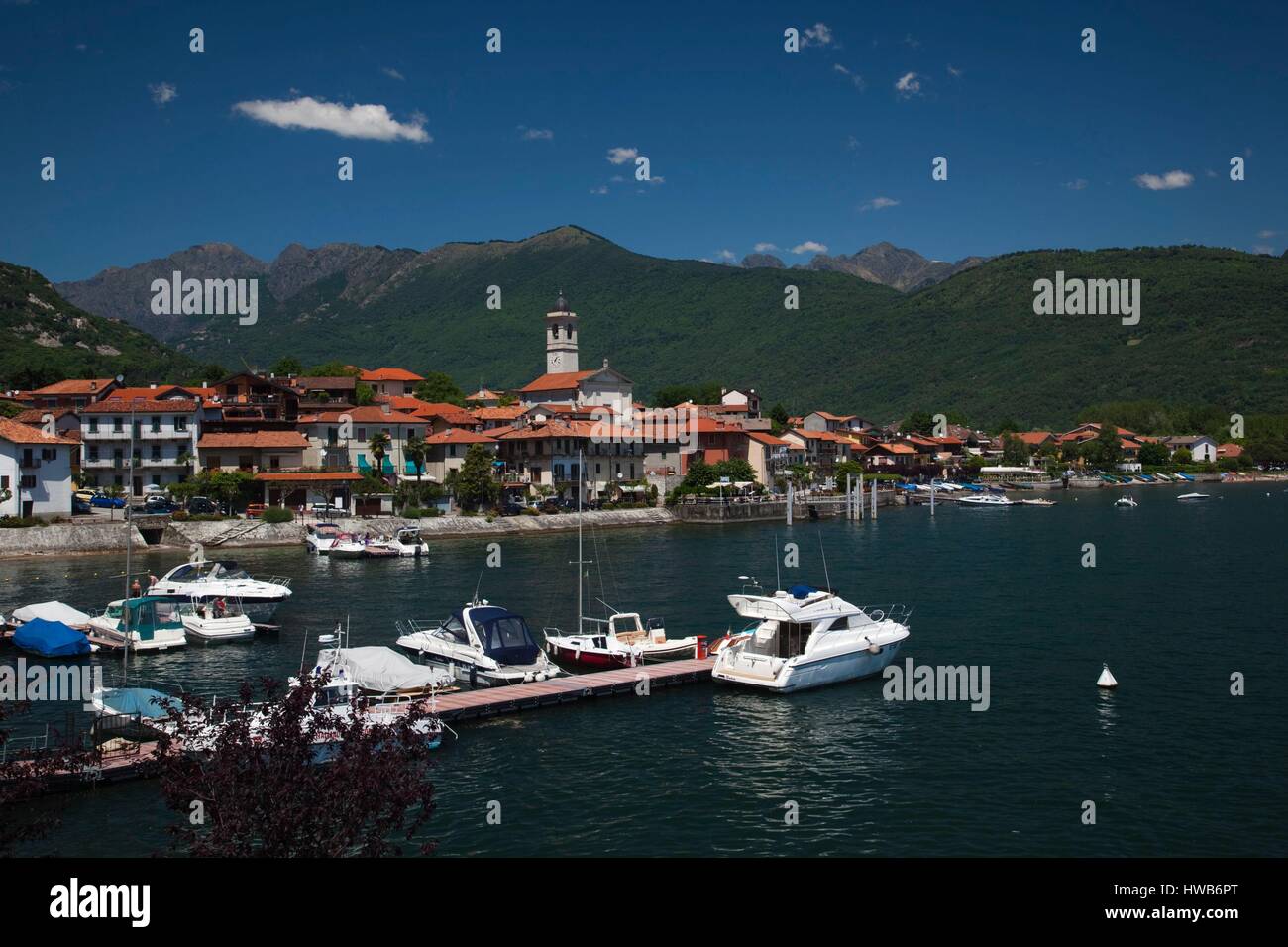 L'Italie, le Piémont, le Lac Majeur, Feriolo, Lakefront Resort town Banque D'Images