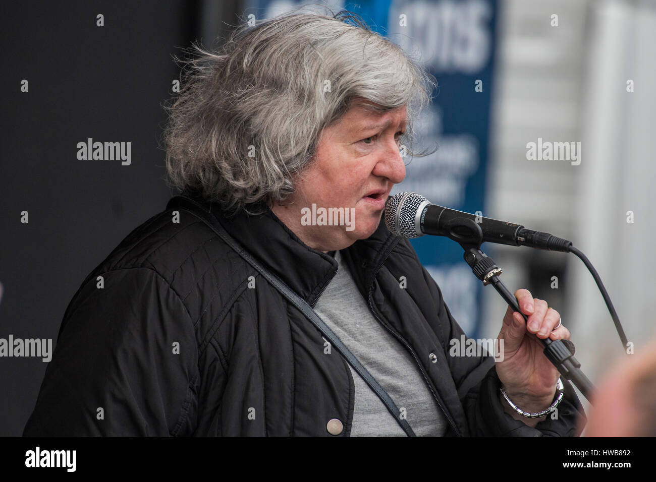 Londres, Royaume-Uni. 18 mars, 2017. Colette Levy enfant caché de la France de Vichy - une marche contre le racisme, organisé par Stand Up au racisme et supporterd par le TUC et la plupart des grands syndicats dont l'unisson, s'unissent, le PCS et l'écrou. Il a commencé à Portland Place et s'est retrouvé dans un Parlement Square, Westminster - Londres 18 Mar 2017. Banque D'Images