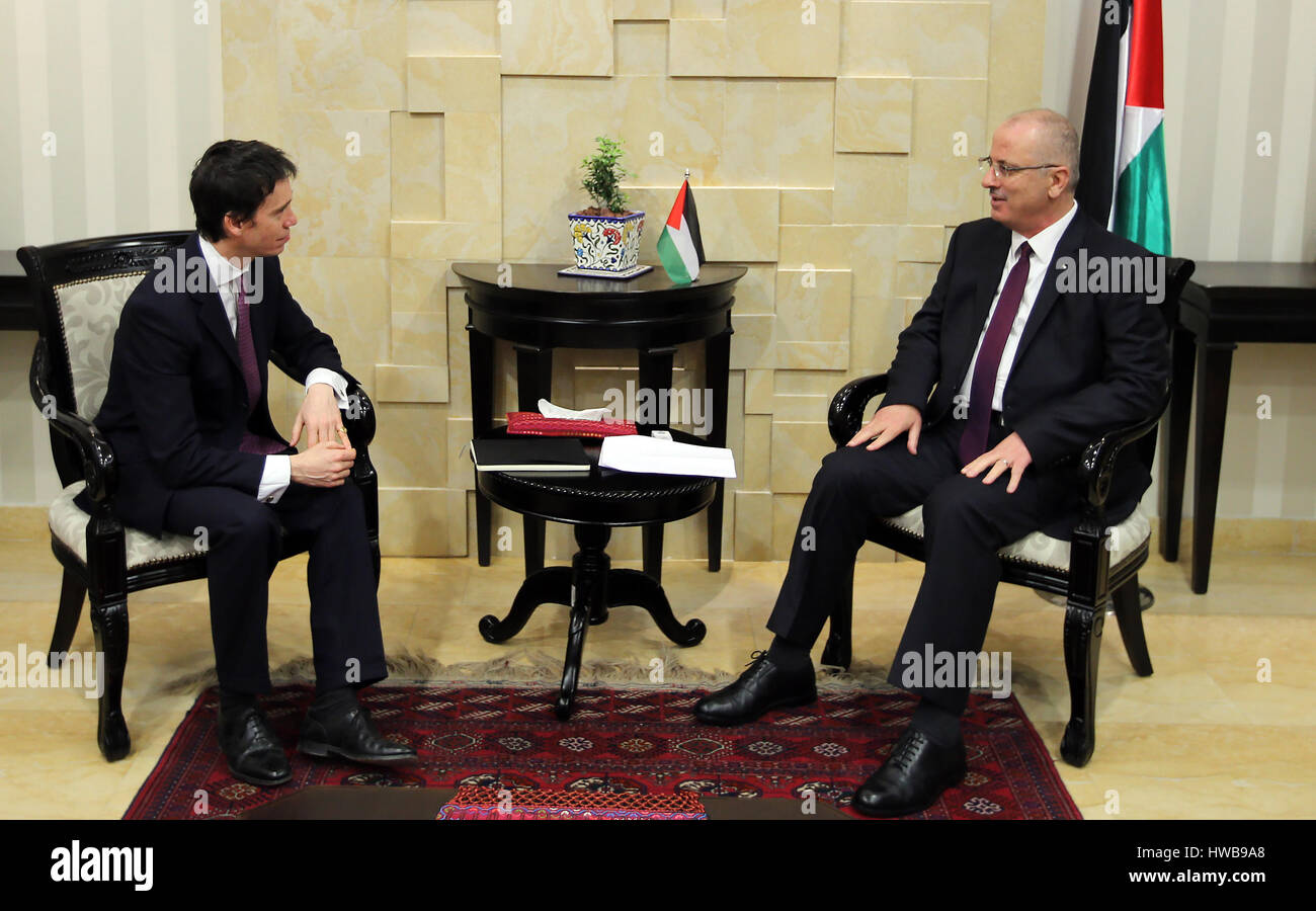 Ramallah, Cisjordanie, territoire palestinien. Mar 19, 2017. Le Premier Ministre palestinien Rami Hamdallah, rencontre avec la ministre d'État au Développement International de Rory Stewart, en Cisjordanie, Ramallah sur Mars Crédit19.2017 : Premier Ministre Office/APA/Images/fil ZUMA Alamy Live News Banque D'Images