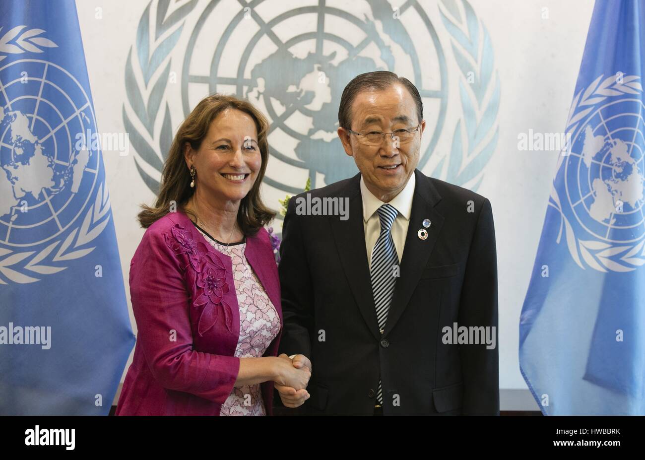 Organisation des Nations Unies, New York, USA, 20 juillet 2016 - Le Secrétaire général Ban Ki-moon (à droite) rencontre avec Ségolène Royal, Ministre de l'environnement, de l'énergie et des affaires étrangères de la France, responsable des relations internationales sur le climat, et président de la CDP21 aujourd'hui au siège des Nations Unies à New York. Photo : Luiz Rampelotto/EuropaNewswire dans le monde d'utilisation | Banque D'Images