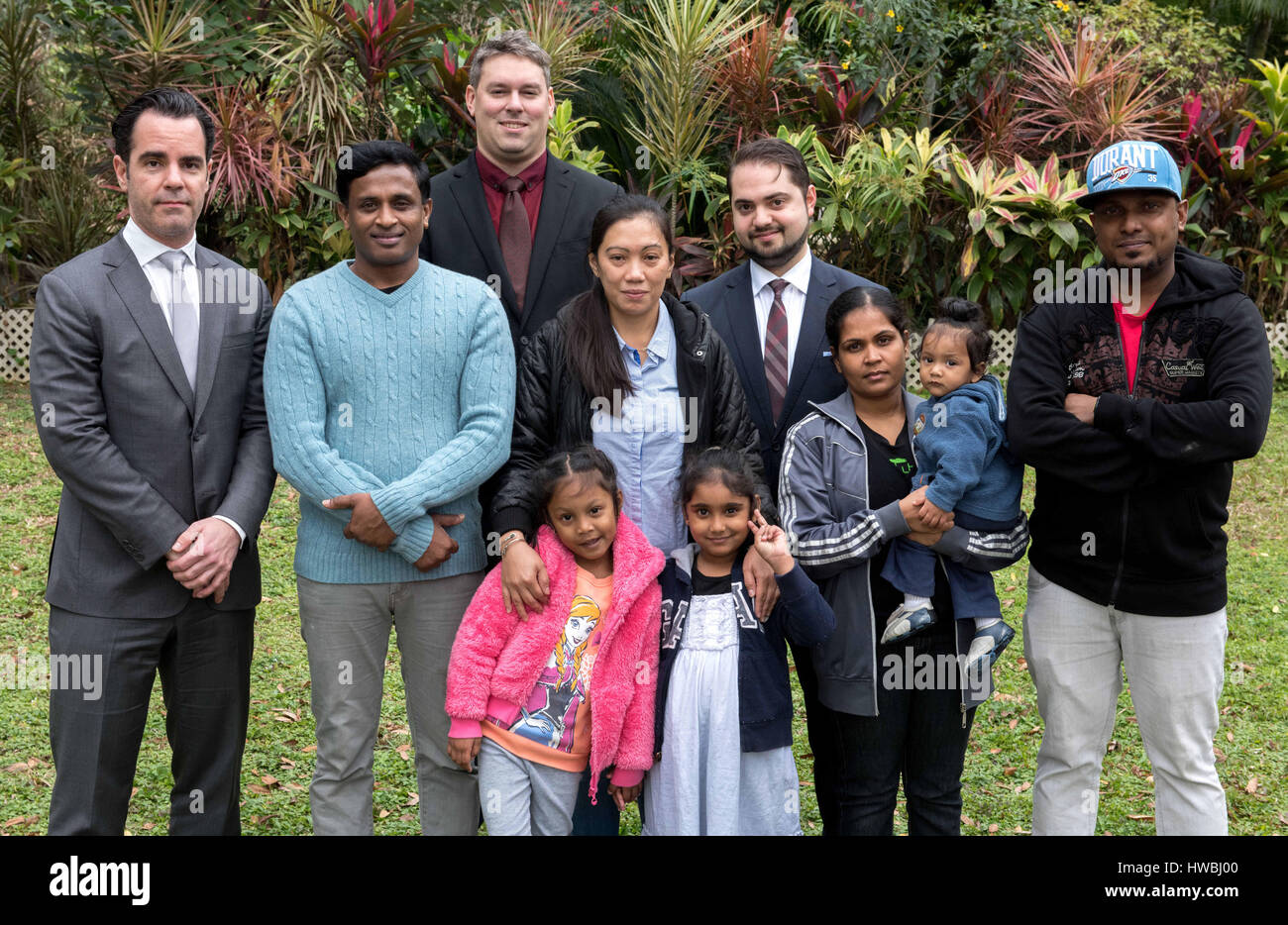 9 mars 2017 - Hong Kong, Chine - juristes canadiens pour les réfugiés qui l'abri Snowden sur une mission à Hong Kong le 8 mars ,2017. .(L À R arrière)- Francis Tourigny,Ajith Pushpa Kumara, Michael Simkin, Vanessa Mae Rodel, Marc-Andre Seguin Nadeeka Dilrukshi Nonis tenant son fils Dinath et Supun Thilina Kellapatha..L À R/Sethmundi Kellapatha et Keana.Pic JAYNE RUSSELL. (Crédit Image : © Jayne Russell via Zuma sur le fil) Banque D'Images