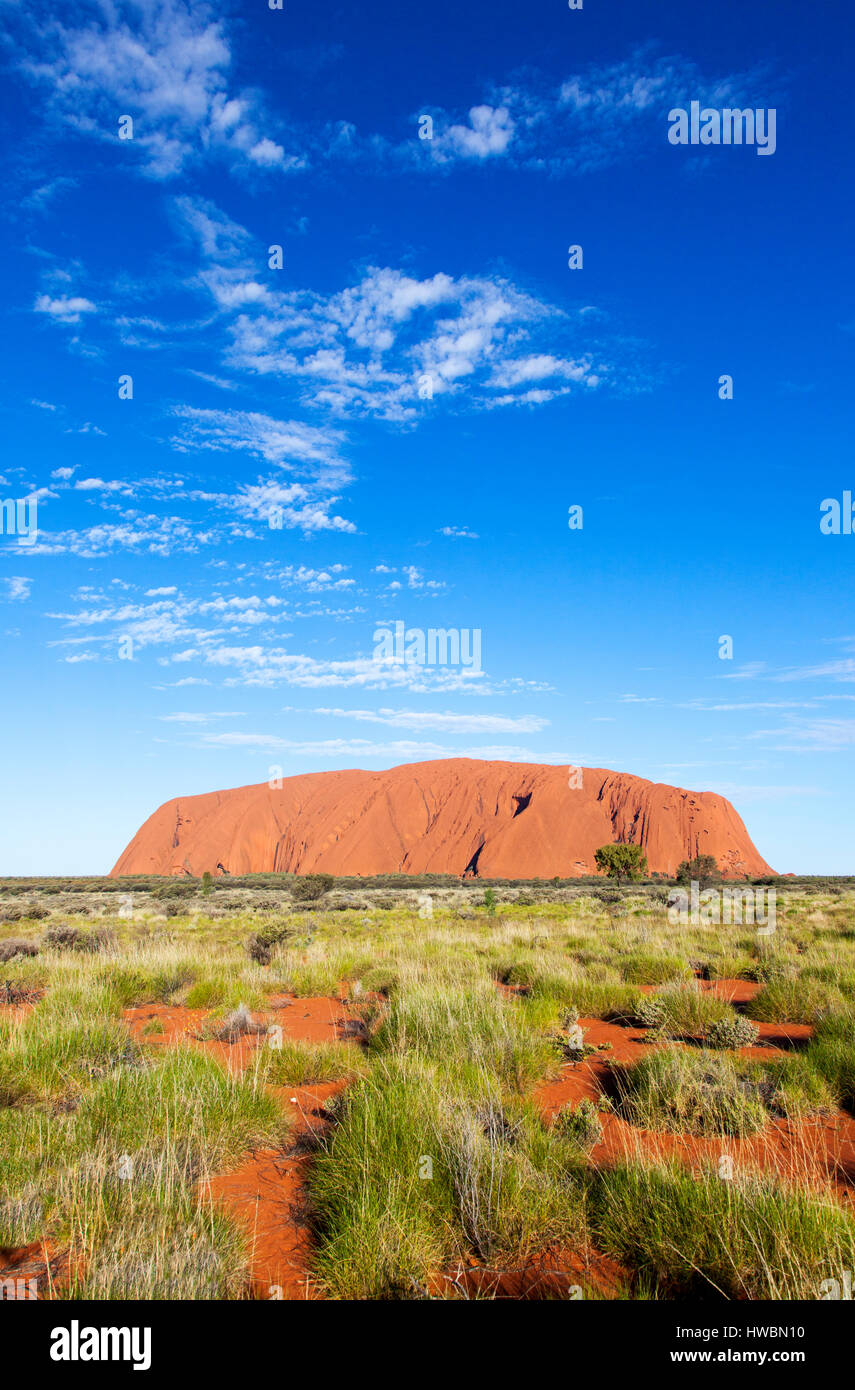 Ayers Rock ou Uluru, le Parc National d'Uluru-Kata Tjuta, Territoire du Nord, Australie Banque D'Images