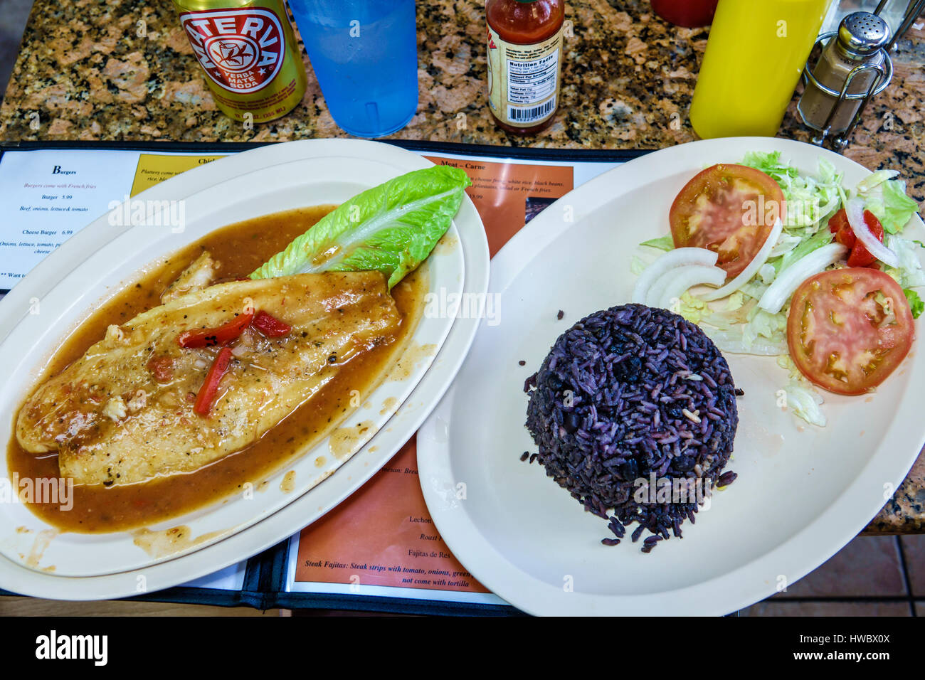 Miami Beach Florida, Tropical Beach Cafe, restaurant restaurants repas manger dehors café cafés bistrot, maison, cuisine cubaine, assiette, poisson créole, sauce, Banque D'Images