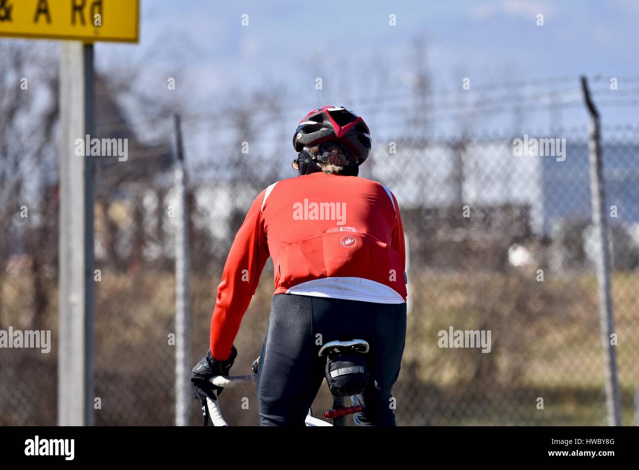 Circonscription cycliste le long de la route Banque D'Images