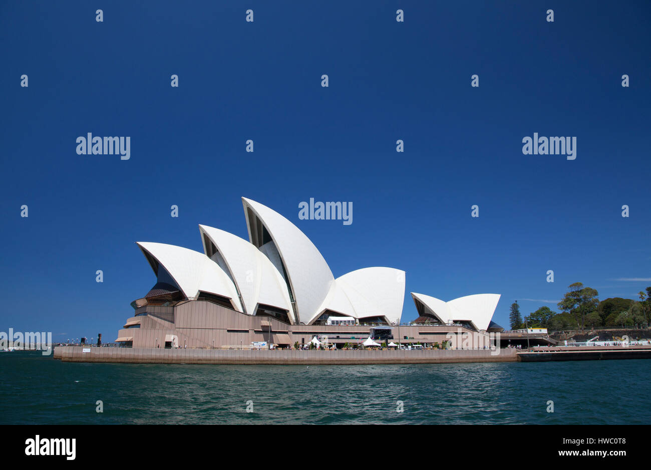 Opéra de Sydney vue du port. Banque D'Images