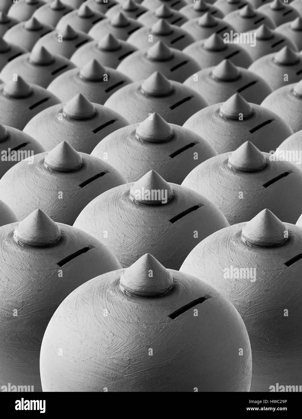 En terre cuite typiques de l'argent d'économie fort ou tirelire organisés en groupe, selective focus, noir et blanc Banque D'Images