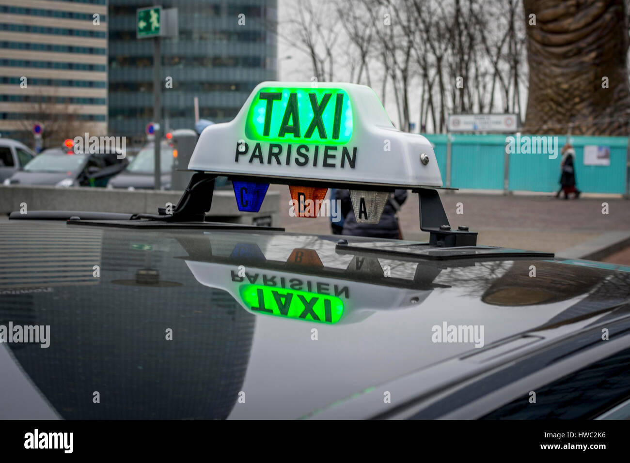 Signe de taxi à Paris, France Banque D'Images