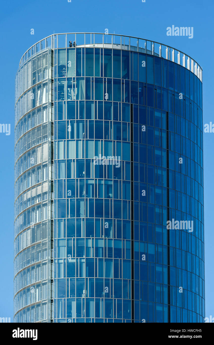 Les gens sur l'affichage de la plate-forme, KölnTriangle office building, Triangle, LVR Tower, Cologne, Rhénanie du Nord-Westphalie, Allemagne Banque D'Images