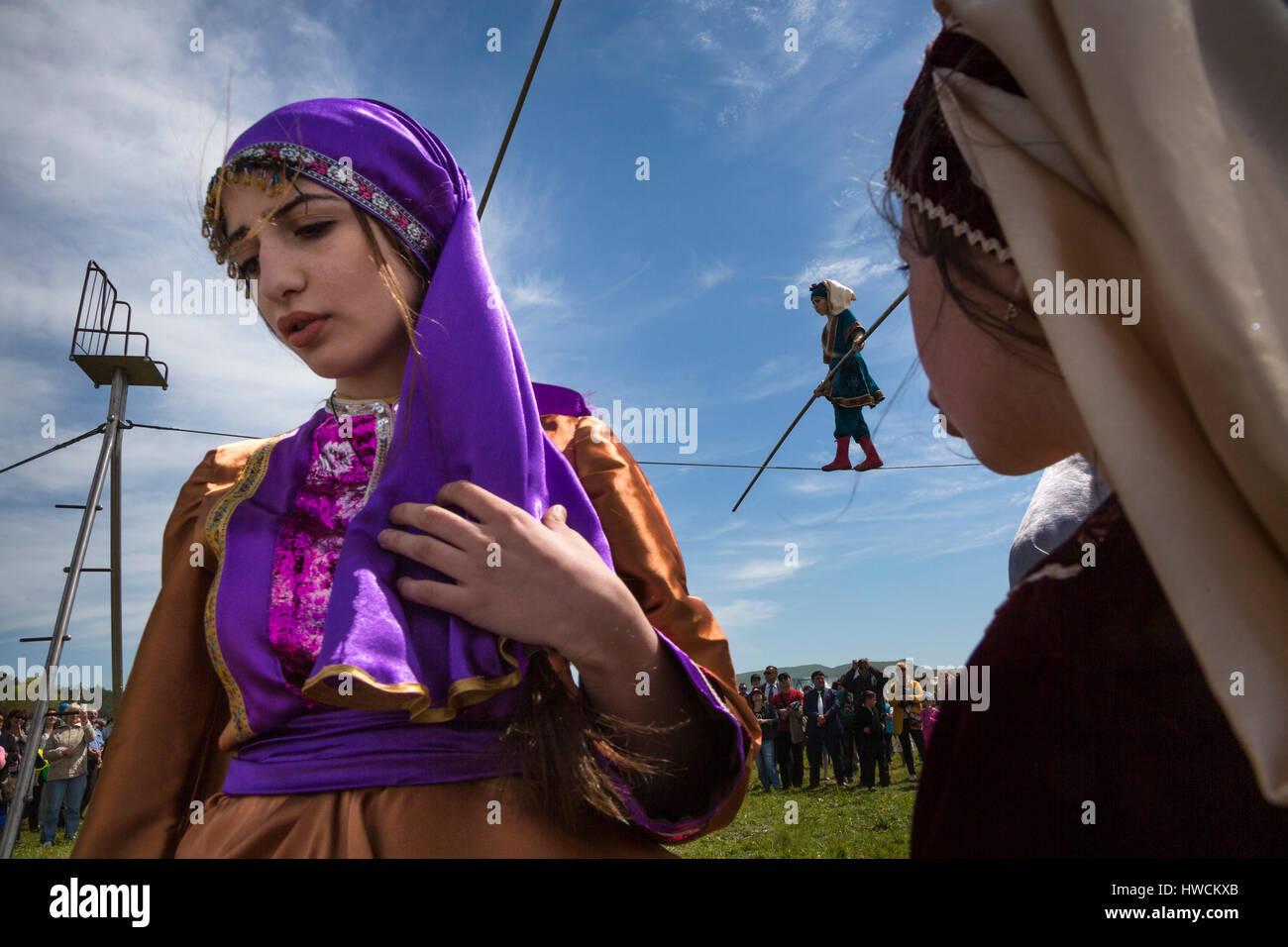 Performance de la corde les marcheurs du cirque 'collective' Pehlevan de Makhatchkala (Daghestan) région ville dans la Crimée en vacances Banque D'Images