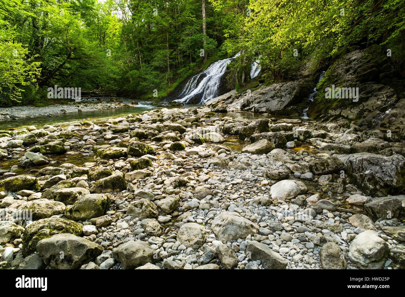 France, Savoie, le Chatelard, vallée des Bauges Geopark, geosite de la cascade du Pissieux Banque D'Images