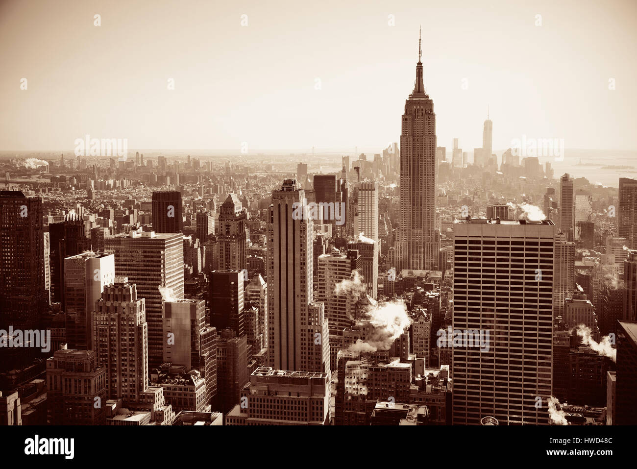 La VILLE DE NEW YORK, NY - 11 juil : Empire State Building et Skyline le 11 juillet 2014 à New York. C'est une 102 étages et a été bu le plus grand du monde Banque D'Images