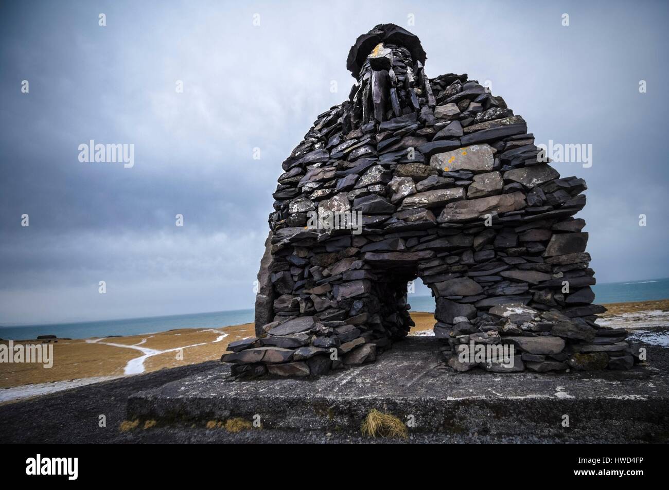 L'Islande, péninsule de Snæfellsnes, Vesturland Arnarstapi, Bárður, SnÊfellsás est une figure légendaire, la saga entourant (Bardar SnÊfellsáss saga) tourne autour de l'SnÊfellsjökull volcano statue de l'artiste Ragnar Kjartansson Banque D'Images