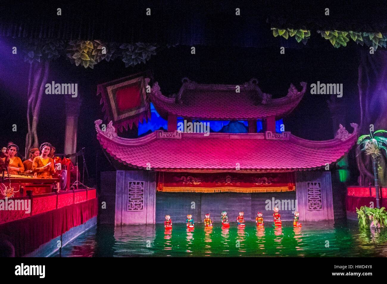 Vietnam, Delta du Fleuve Rouge, Hanoi, performance à l'Thang Long Water Puppet Theatre Banque D'Images
