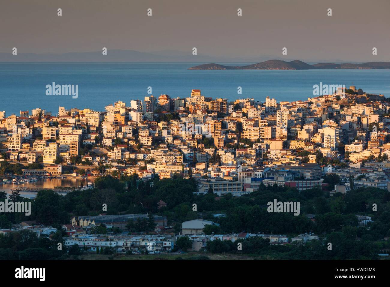 Grèce, Macédoine orientale et Thrace, Kavala, augmentation de la vue sur la ville, l'aube Banque D'Images