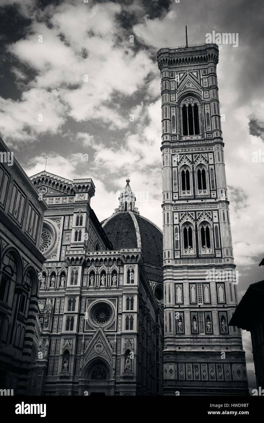 Duomo Santa Maria del Fiore avec clocher à Florence Italie Vue rapprochée au P.C. Banque D'Images