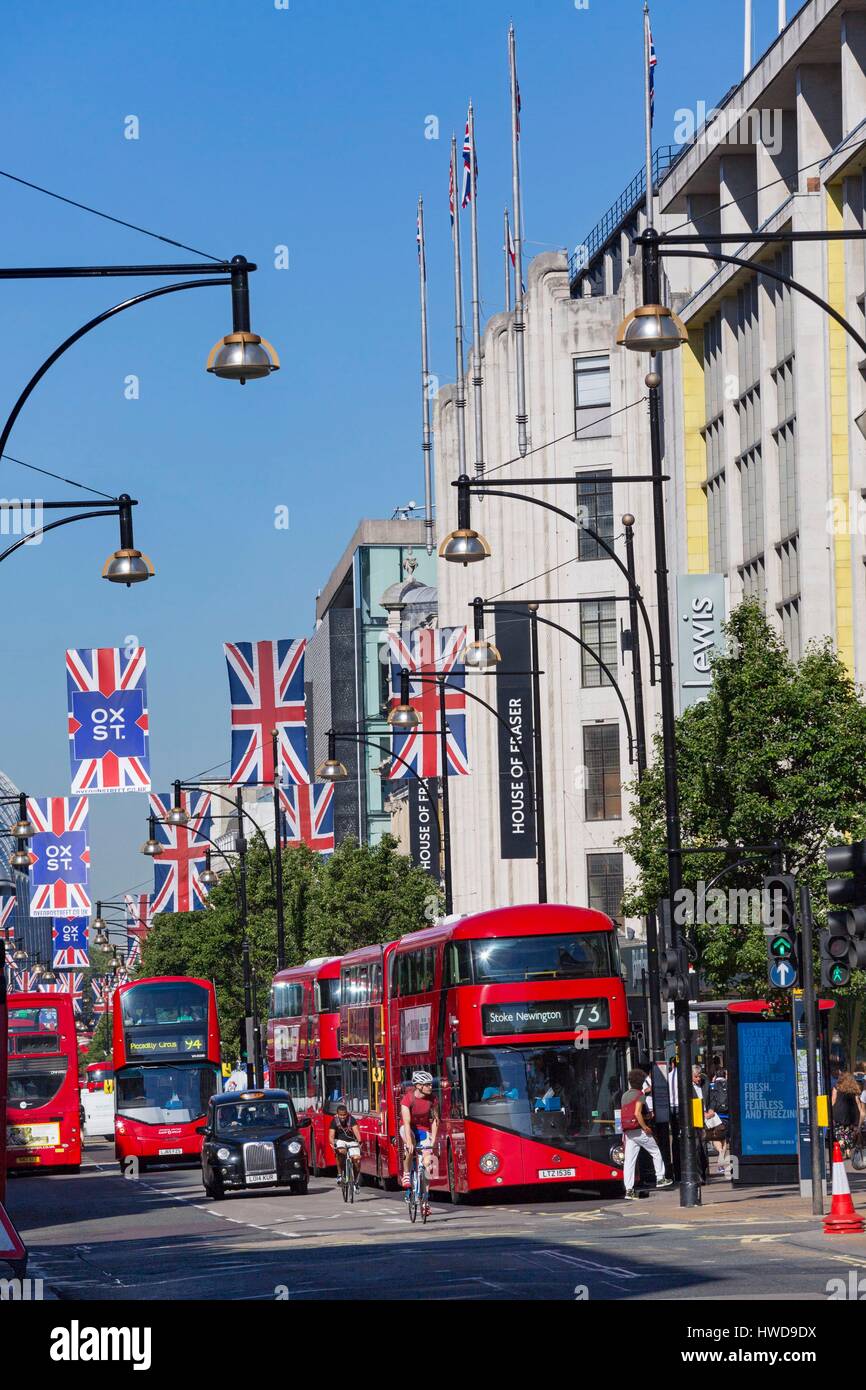 Royaume-uni, Londres, Oxford Street et Marylebone Mayfair entre districts, John Lewis et House of Fraser grands magasins (drapeaux, red double decker bus, taxi noir, cyclistes et piétons Banque D'Images