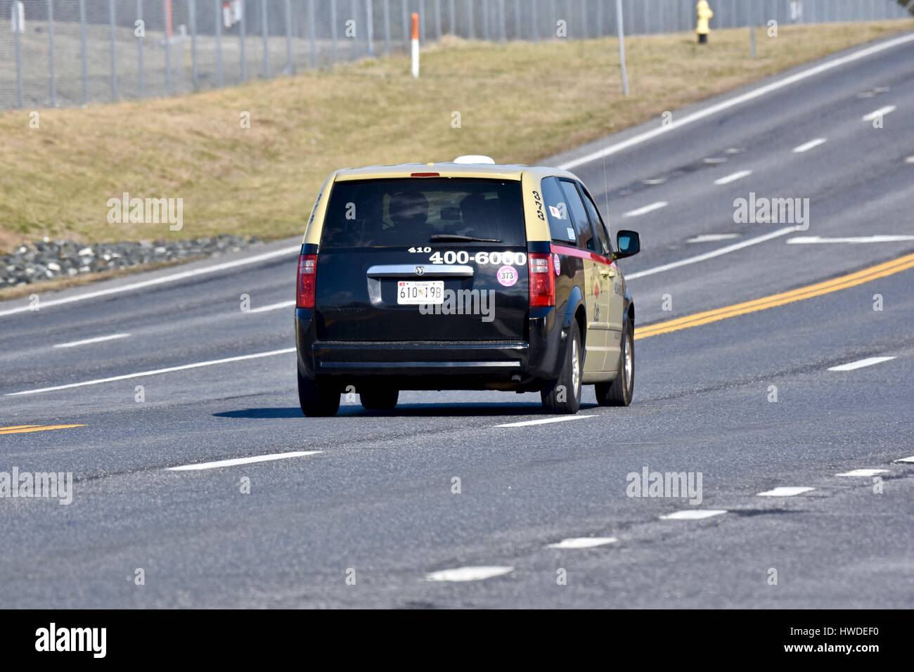 Van Taxi à l'aéroport en voiture Banque D'Images