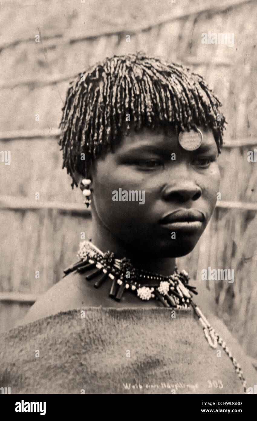 Fille avec serrures gondolé et cordes 1891 (discrimination - racisme Afrique Afrique du Sud ) Banque D'Images