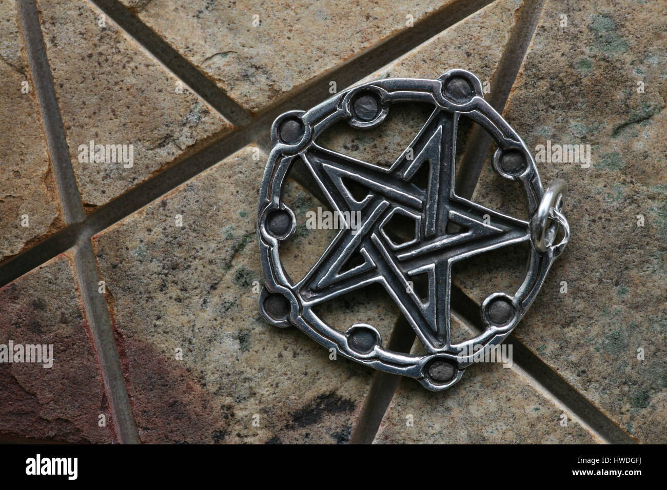 Pendentif pentagramme en argent Banque D'Images