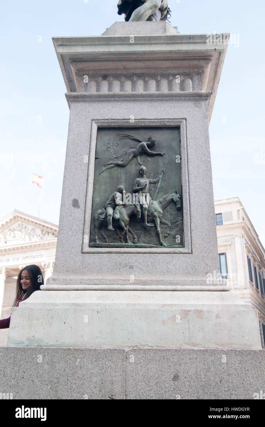 Détails de Miguel de Cervantes Saavedra's statue près du Congrès des députés espagnol à Madrid, Espagne Banque D'Images
