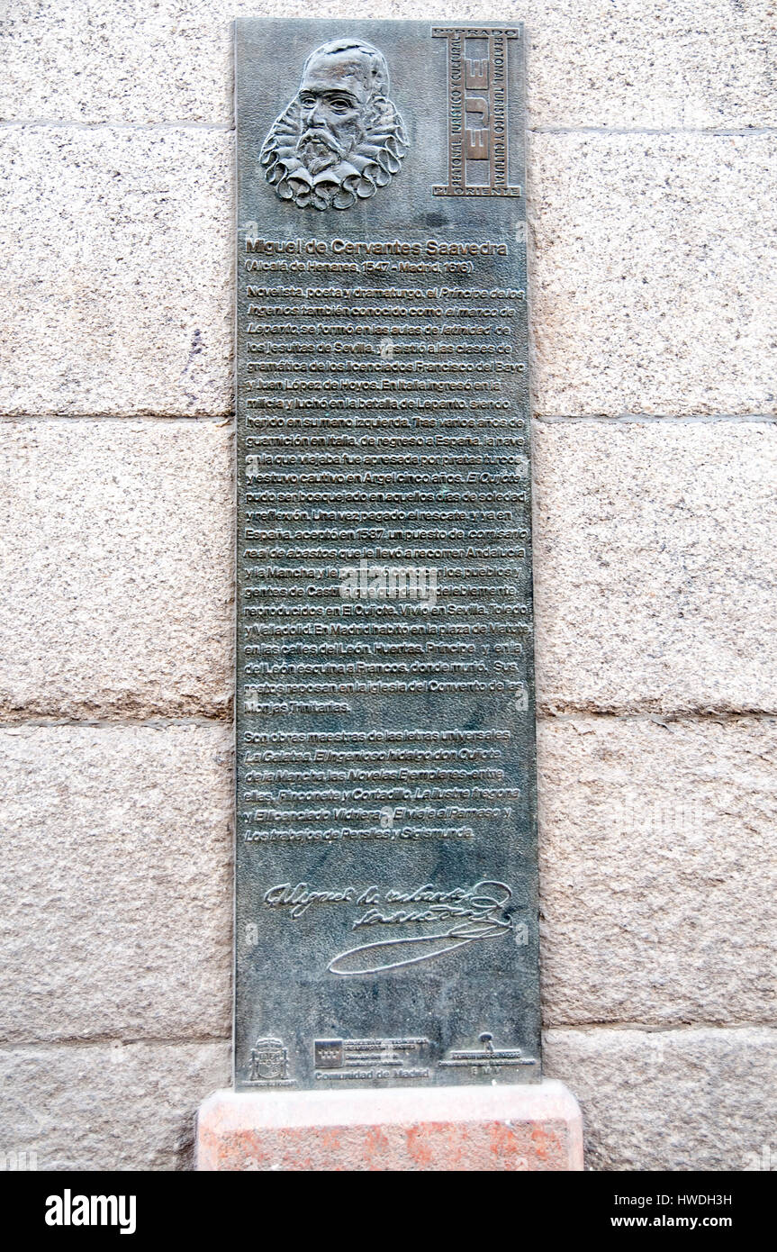 Une plaque sur le mur de la maison où Miguel de Cervantes Saavedra vit à Madrid, Espagne Banque D'Images