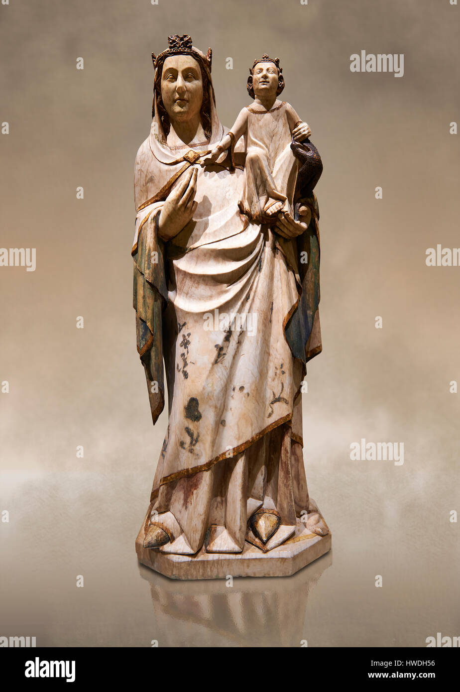 Statue gothique de la Vierge Marie et l'enfant par un anonyme artiste catalan.. Musée national d'Art Catalan, inv no : 004356-000 Banque D'Images