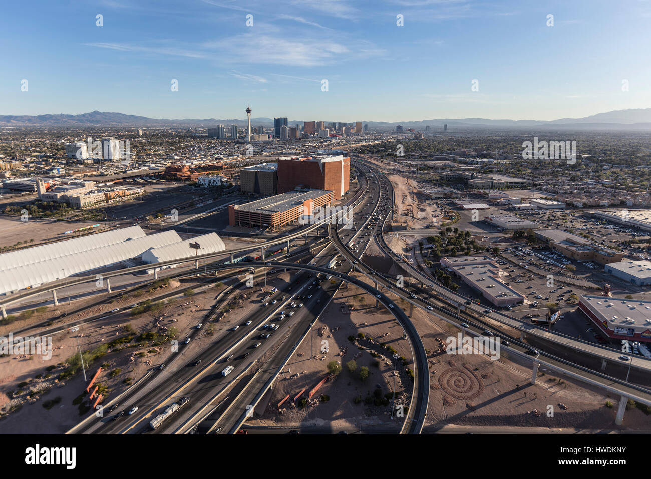 Las Vegas, Nevada, USA - Mars 13, 2017 : Vue aérienne de l'Interstate 15 vers le Strip de Las Vegas. Banque D'Images