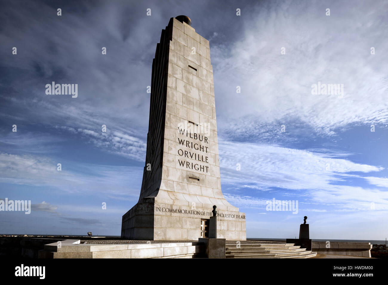 NC00647-00...CAROLINE DU NORD - Monument aux frères Wright à l'Wright Brothers National Memorial à Kitty Hawk. Banque D'Images
