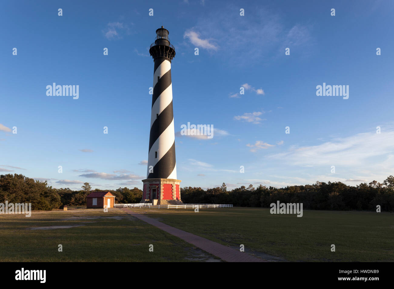 NC00678-00...CAROLINE DU NORD - le phare de Cape Hatteras en Cape Hatteras National Seashore sur les bancs extérieurs. Banque D'Images