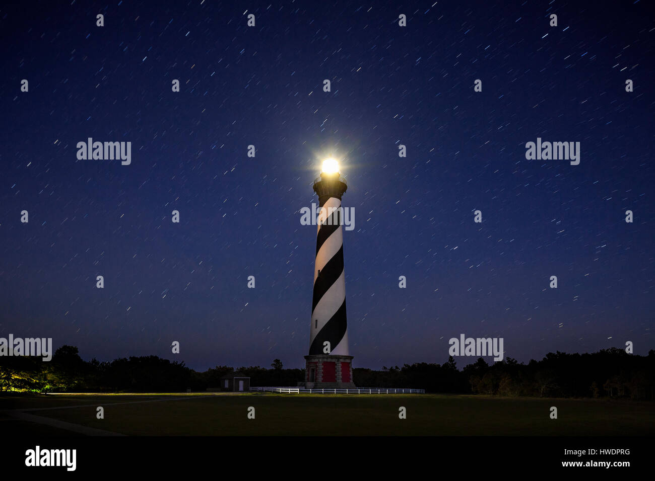 NC00837-00...CAROLINE DU NORD - vue de la nuit de Cape Hatteras Lighthouse à Cape Hatteras National Seashore Banques. Banque D'Images