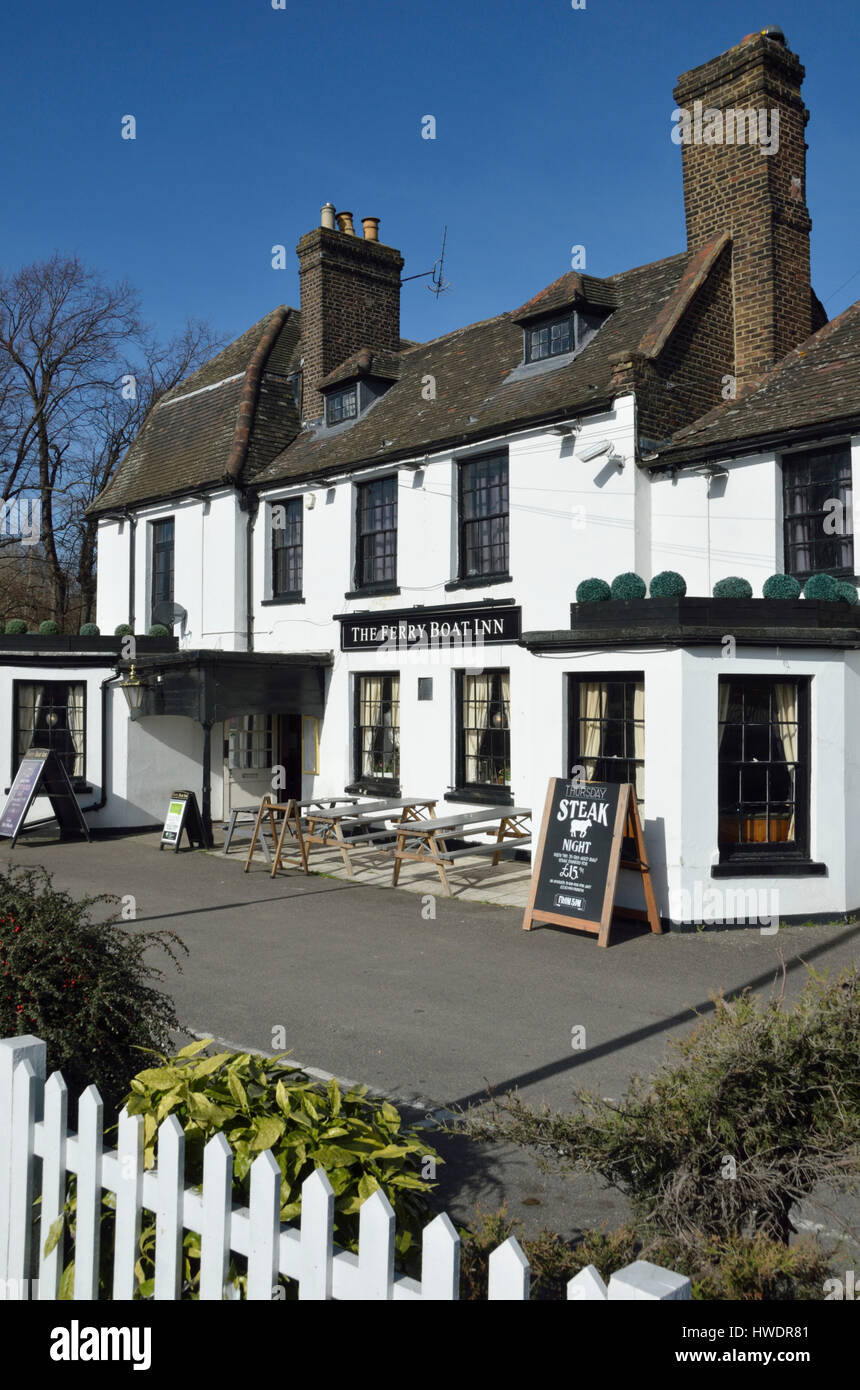 Le Ferry Inn pub à Tottenham Hale, Londres, Royaume-Uni. Banque D'Images