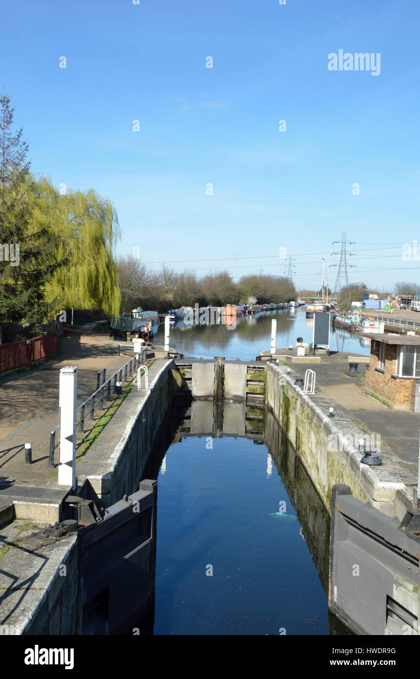 La navigation de la rivière Lea 17, Blocage de Tottenham Tottenham Hale, Londres, Royaume-Uni. Banque D'Images