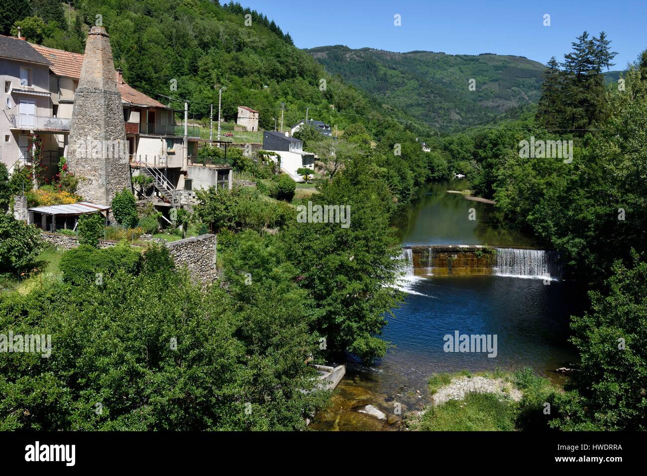 La France, l'Aveyron, Saint Jean du Bruel, la rivière Dourbie du Pont  Vieux, Potter's four Photo Stock - Alamy