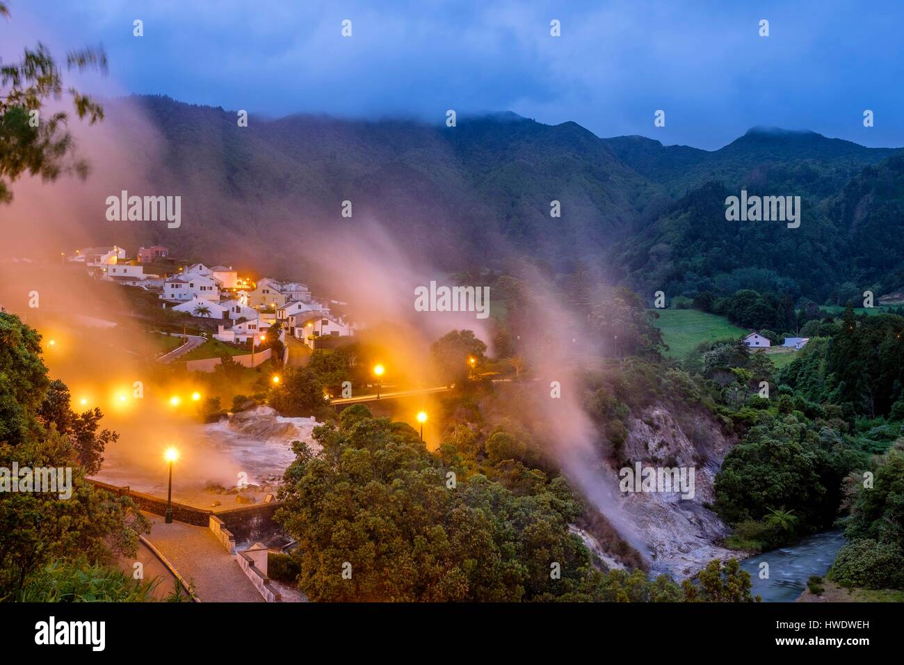 Le Portugal, l'archipel des Açores, l'île de São Miguel, Furnas, complexe volcanique active avec 22 sources thermales et de nombreux sites de fumerolles Banque D'Images