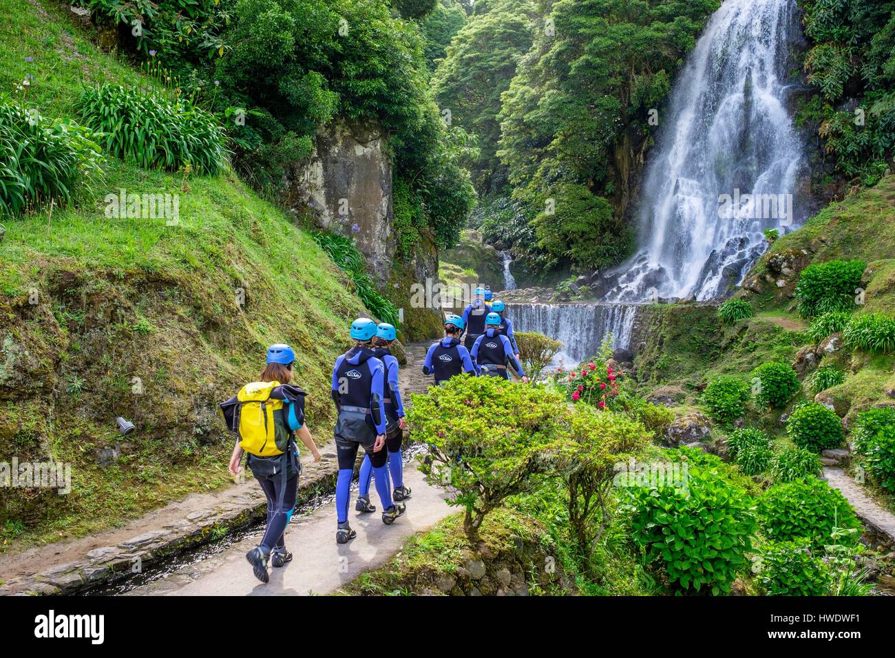 Le Portugal, l'archipel des Açores, l'île de São Miguel, côte nord, Achada, Ribeira dos Caldeiroes Nature Park, canyoning Banque D'Images