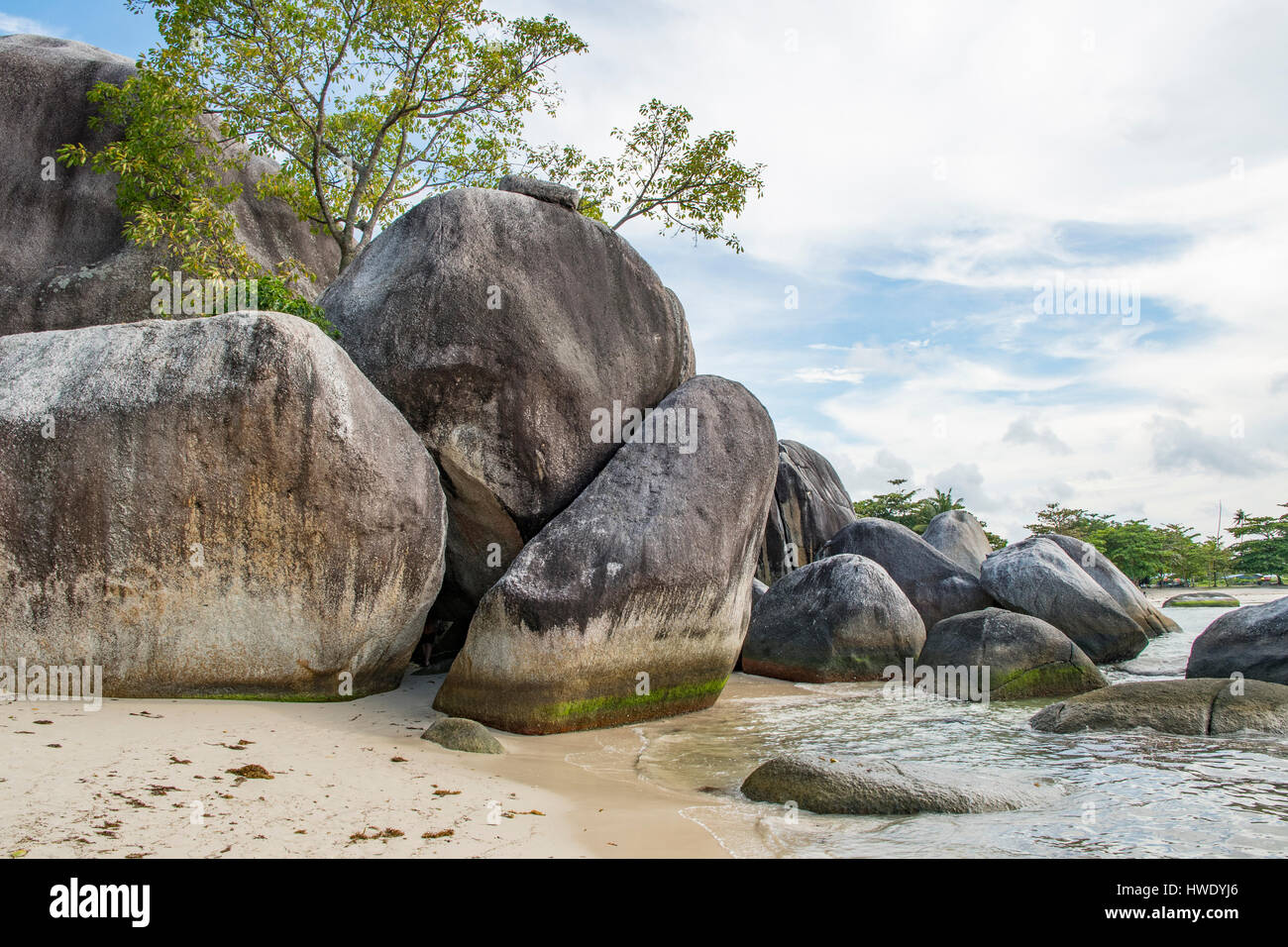 Des pierres sur la plage de Pulau Tinggi, Belitung, Indonésie Banque D'Images