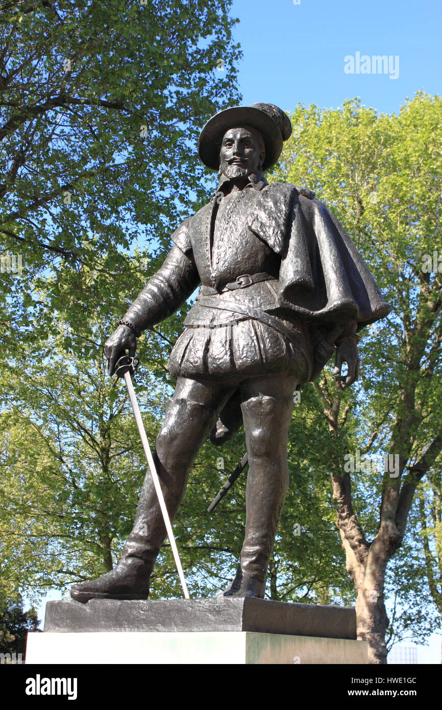 Statue de Sir Walter Raleigh, écrivain et explorateur, aventurier dans Greenwich, Royaume-Uni Banque D'Images