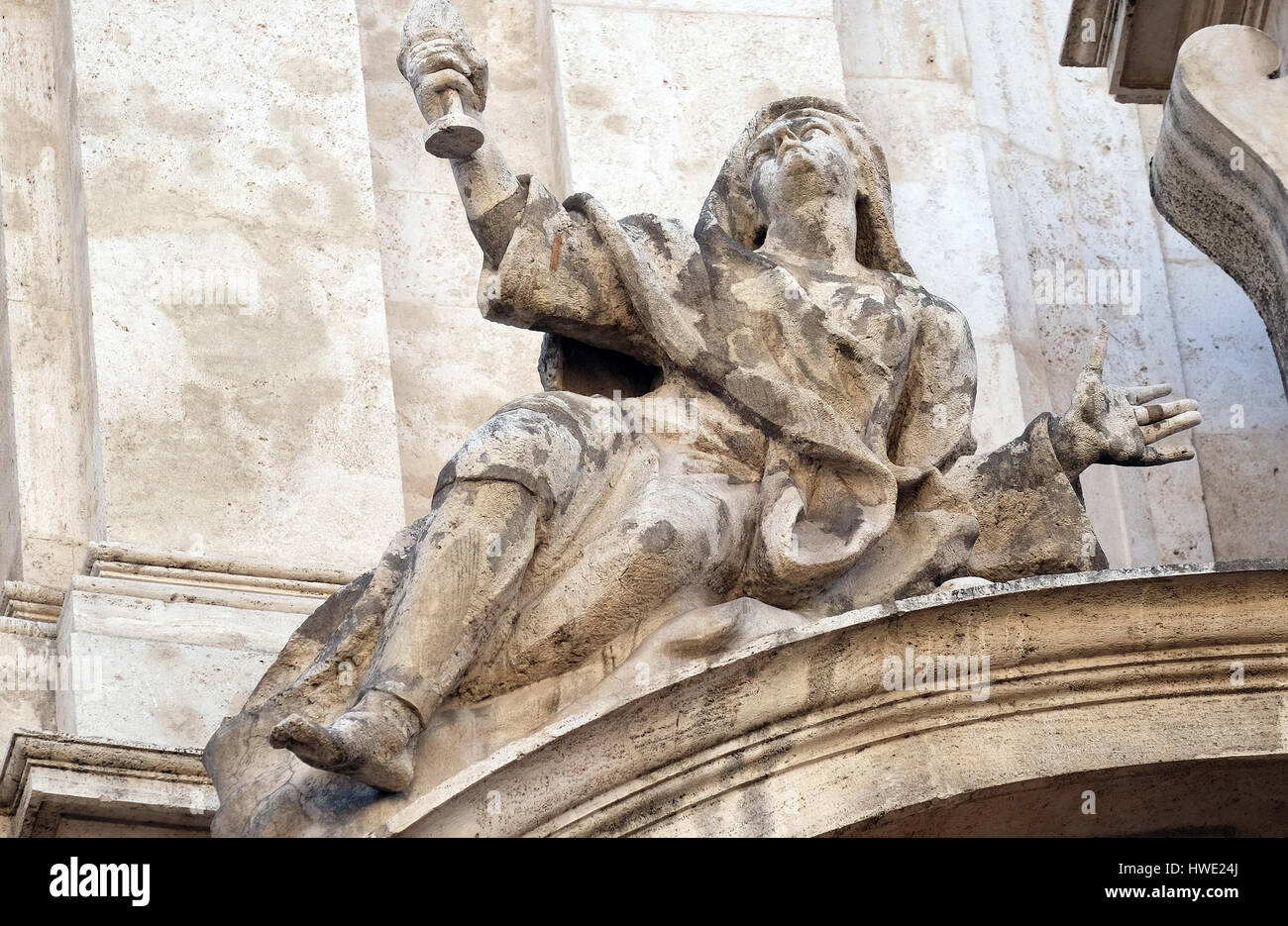Ange sur façade de San Marcello al Corso église à Rome, Italie le 03 septembre 2016. Banque D'Images