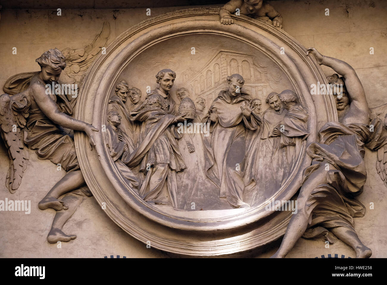 Saint Philippe Benizi refuse la tiare papale, l'église San Marcello al Corso à Rome, Italie le 03 septembre 2016. Banque D'Images