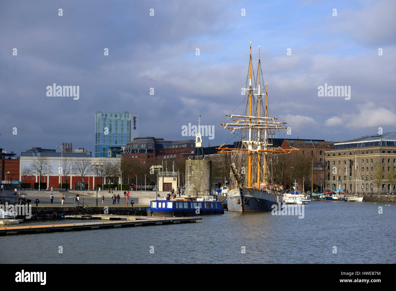 Grand voilier amarré au Harbourside de Bristol, Royaume-Uni Banque D'Images