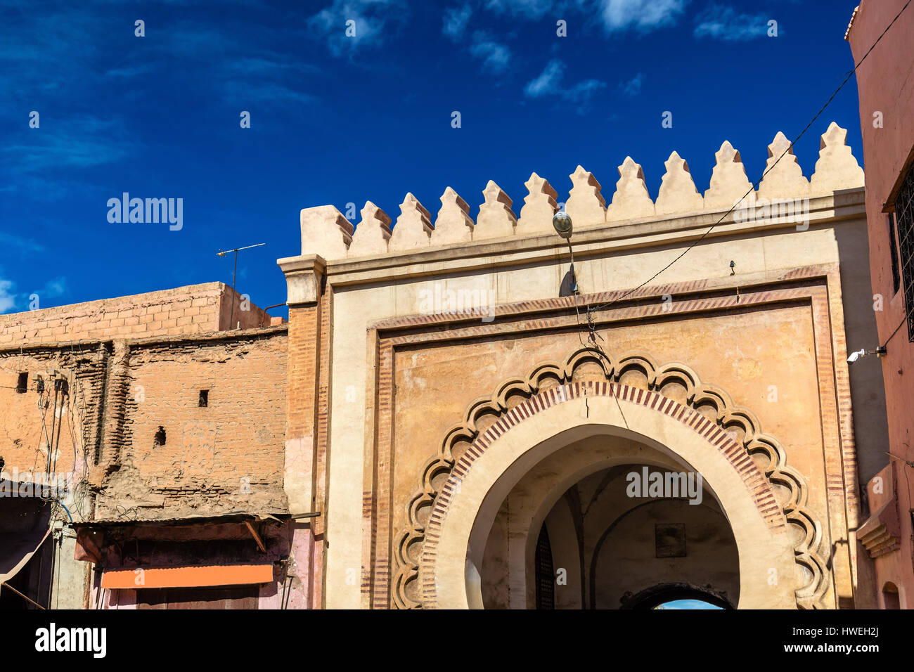 La porte en médina de Marrakech, un site du patrimoine de l'UNESCO au Maroc Banque D'Images