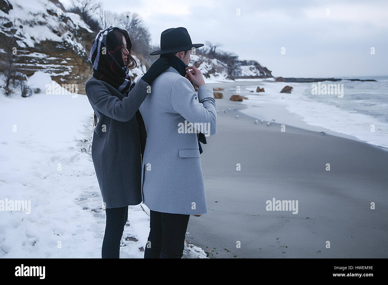 Couple on winter vacation, Odessa, Ukraine Banque D'Images