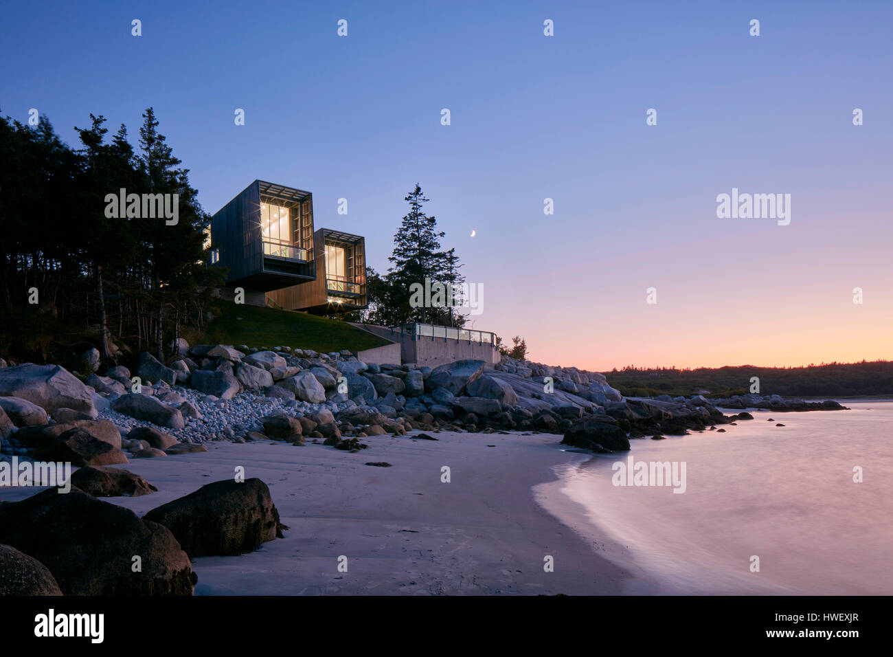 Le crépuscule. Deux Hull House, Halifax, Canada. MacKay-Lyons Sweetapple : Architecte, 2012. Banque D'Images