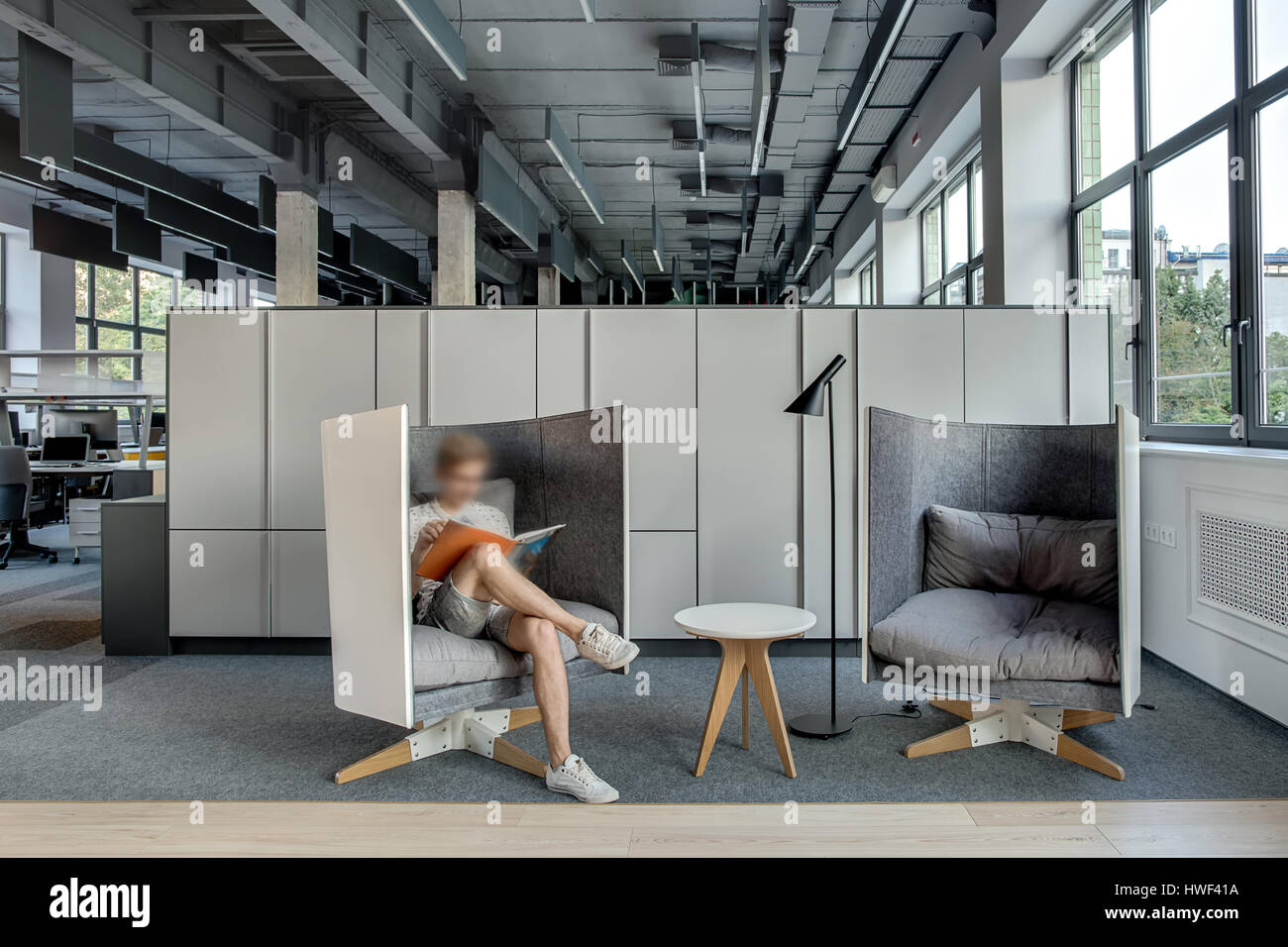 Zone De Relaxation Dans Le Coworking Dans Un Style Loft Avec