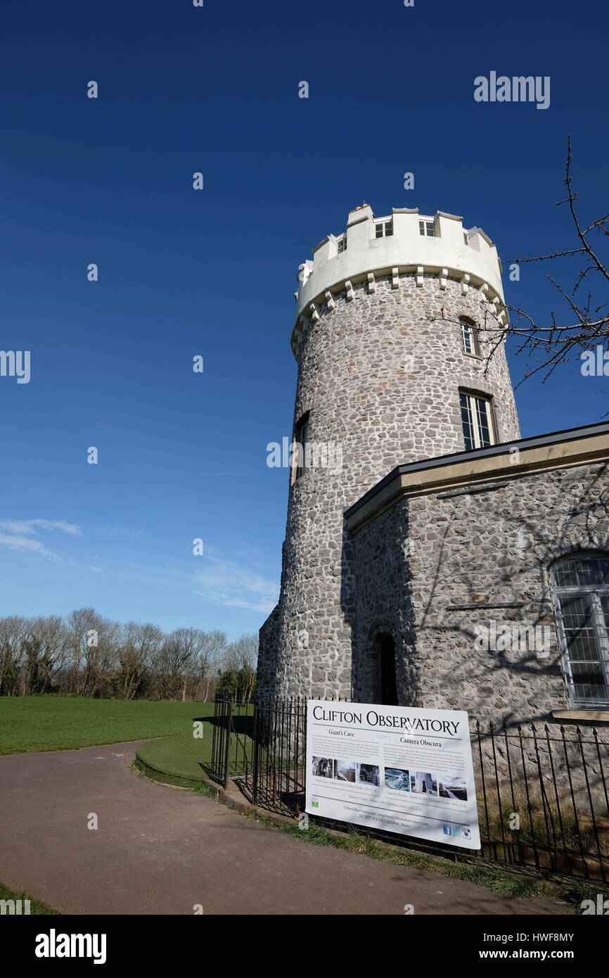Le bâtiment de l'Observatoire donnant sur le pont de Clifton à Bristol Banque D'Images