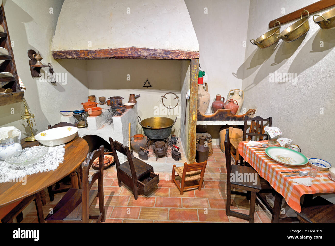Cuisine traditionnelle d'une maison rurale de l'algarve dans le Museu Municipal à Aljezur Banque D'Images