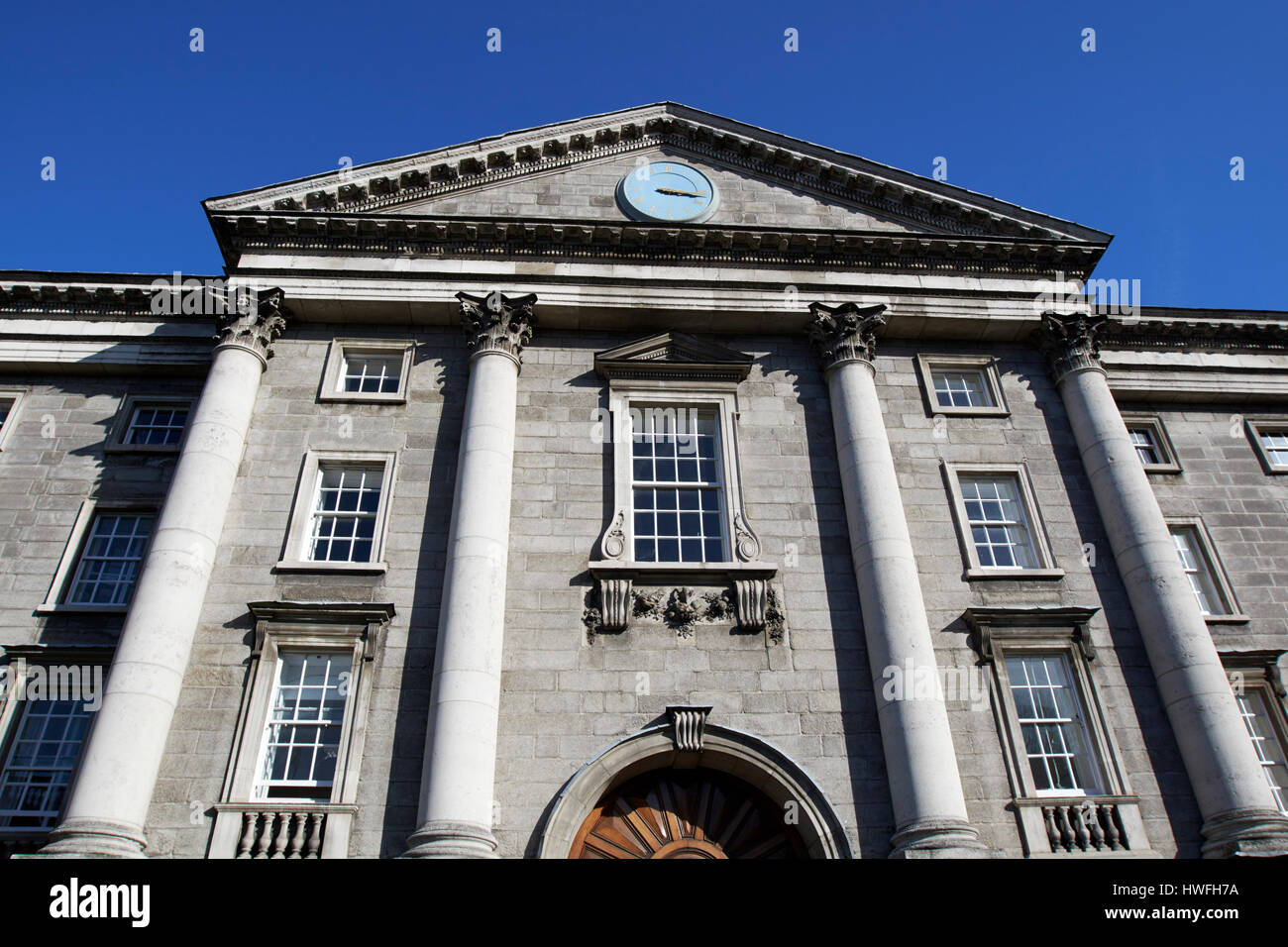 Avant de porte à Regent House archway Trinity College Dublin République d'Irlande Banque D'Images