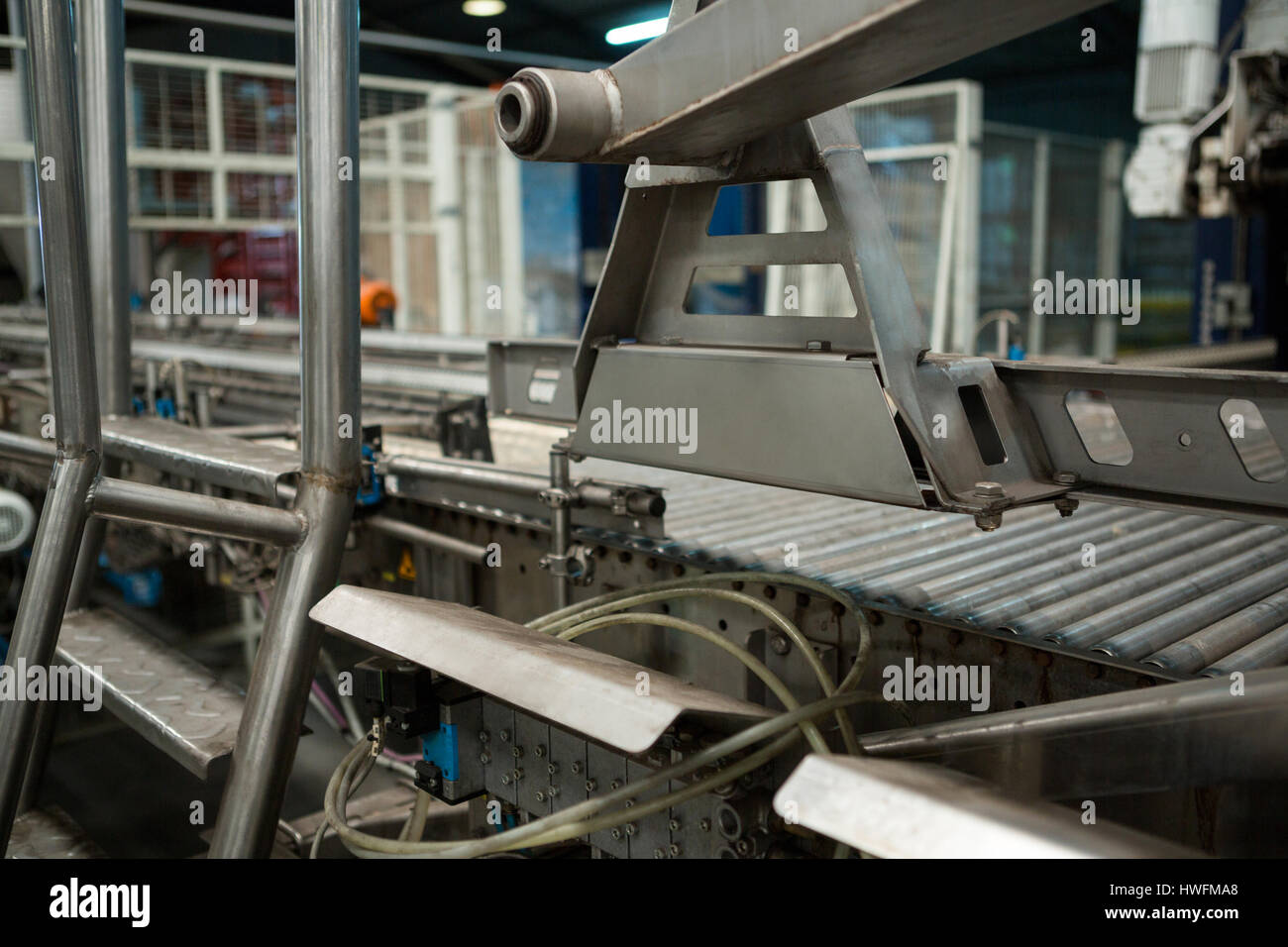 Close up de ligne de production dans l'usine de boissons froides Banque D'Images